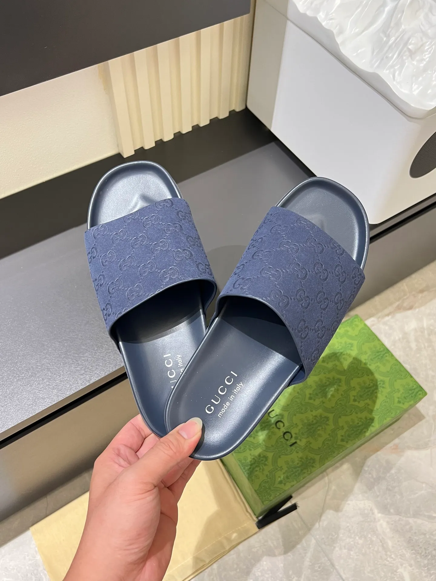 Men's Men's Shoes 💰p320 "GUCC＊" These slippers are made of GG polyester and feature a Gucci label on the front, adding a bold logo feel to the style. "Gucci Made in Italy" stamped label Rubber sole. Size 38-44